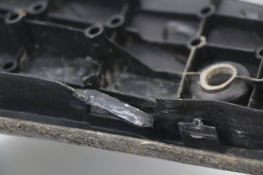 photo de TAPA REPOSAPIES PEUGEOT SPEEDFIGHT 2 AC 50 (2000 - 2009) - Detalle de la pieza