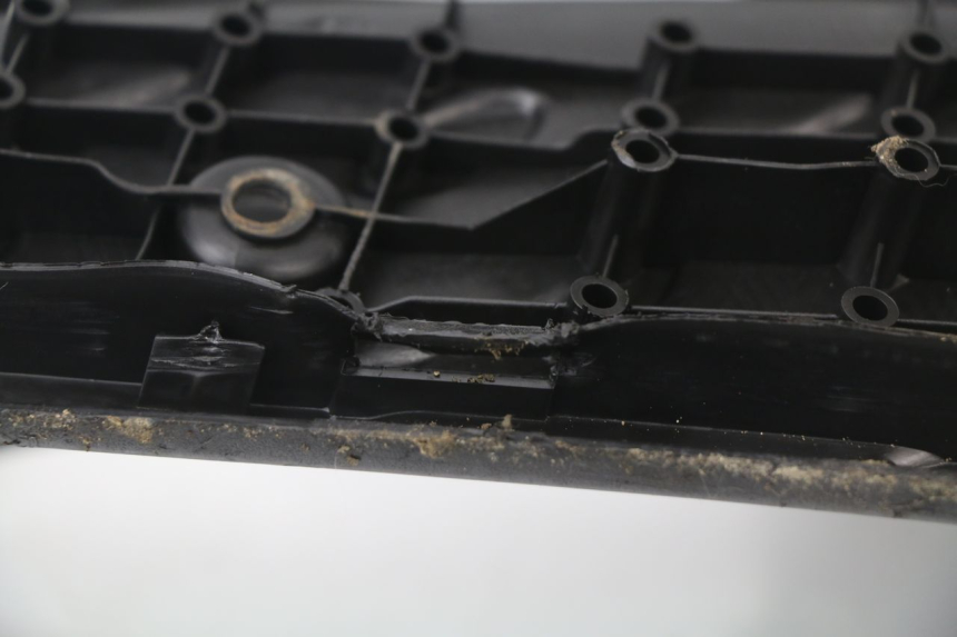 photo de TAPA REPOSAPIES PEUGEOT SPEEDFIGHT 2 AC 50 (2000 - 2009) - Detalles de los puntos de fijación