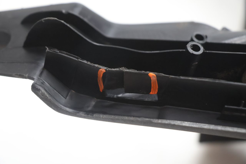 photo de TAPA REPOSAPIES PEUGEOT SPEEDFIGHT 2 AC 50 (2000 - 2009) - Inspección visual detallada