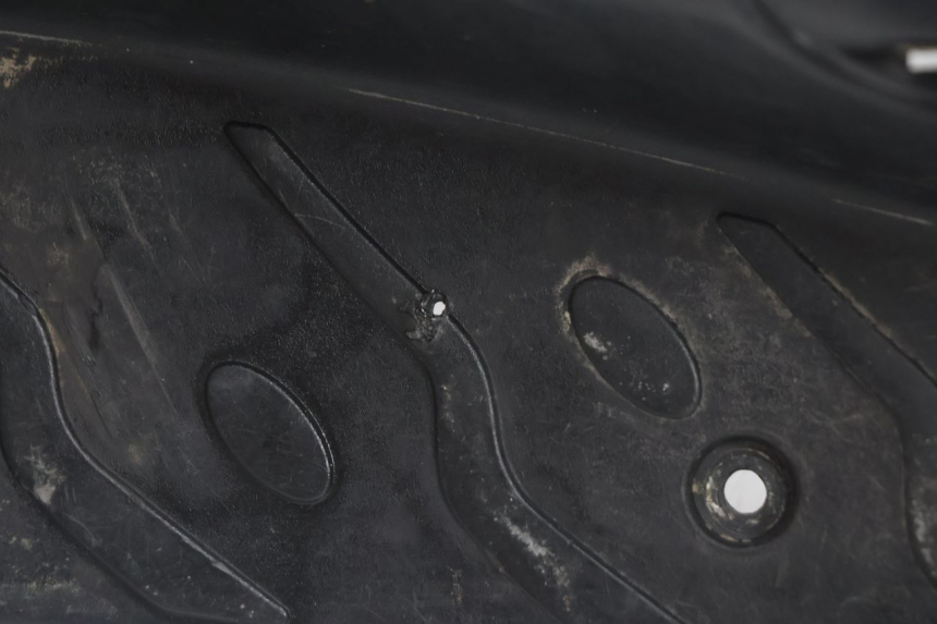 photo de TAPA REPOSAPIES PEUGEOT SPEEDFIGHT 2 AC 50 (2000 - 2009) - Detalles de los puntos de fijación