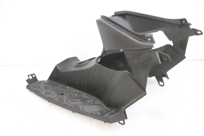 photo de TAPA REPOSAPIES PEUGEOT SPEEDFIGHT 4 4T EFI 50 (2021 - 2025) - Zoom sobre los componentes