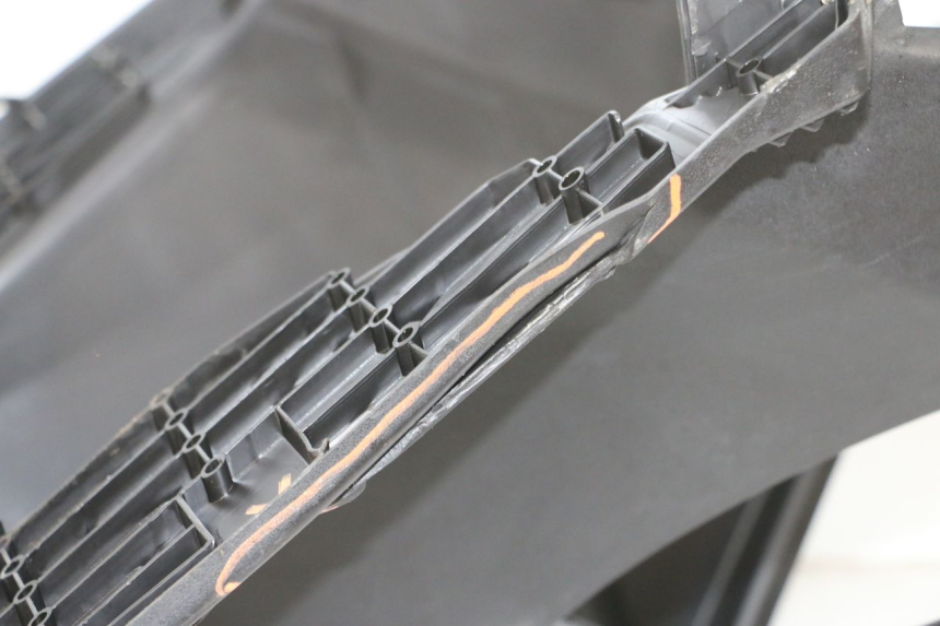 photo de TAPA REPOSAPIES PEUGEOT SPEEDFIGHT 4 4T EFI 50 (2021 - 2025) - Zoom estado de uso