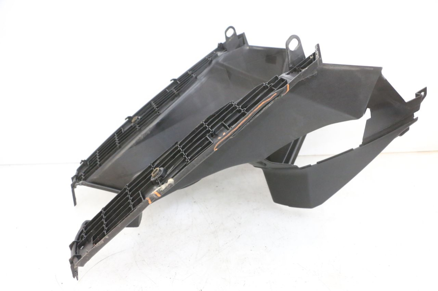 photo de TAPA REPOSAPIES PEUGEOT SPEEDFIGHT 4 4T EFI 50 (2021 - 2025) - Otra perspectiva