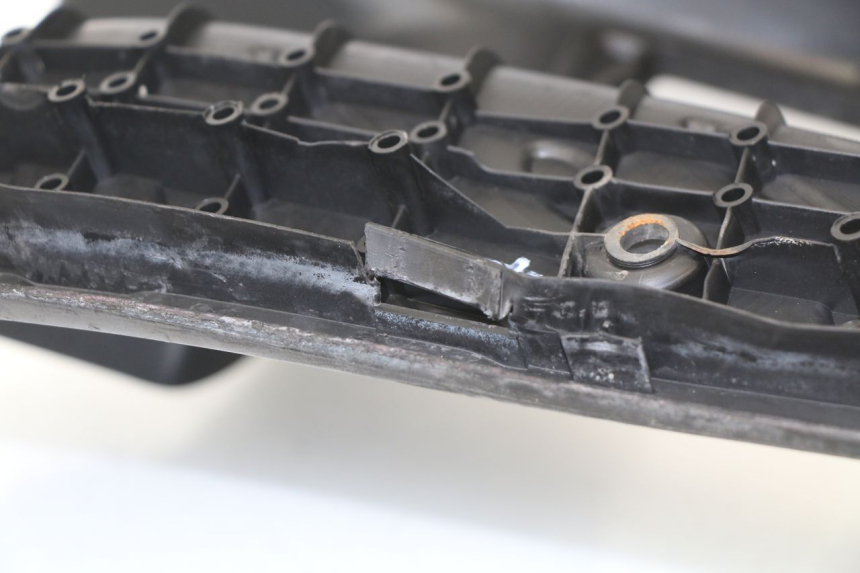 photo de TAPA REPOSAPIES PEUGEOT SPEEDFIGHT LC 50 (1996 - 2002) - Detalles de los puntos de fijación