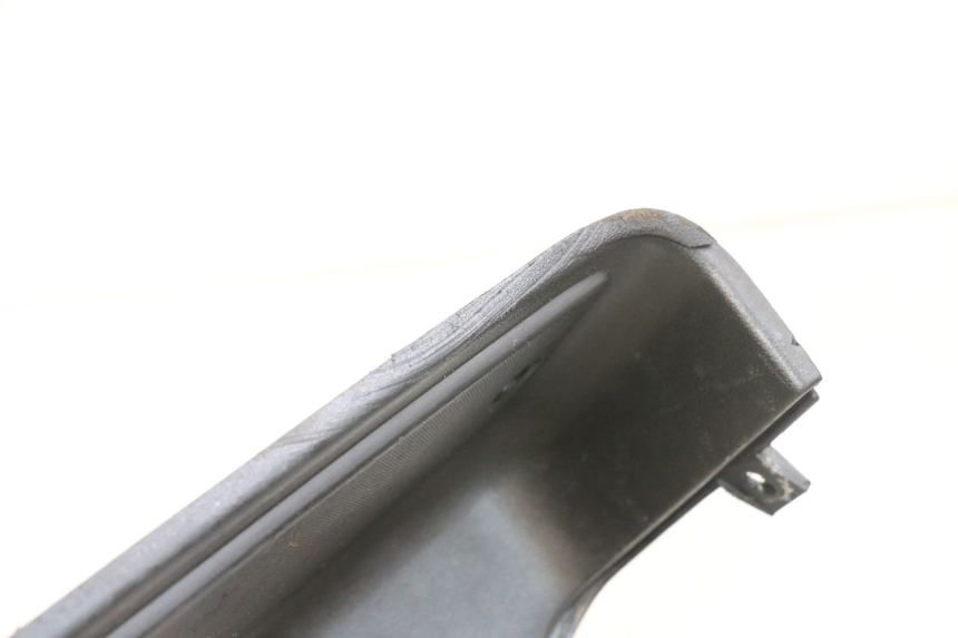 photo de TAPA REPOSAPIES APRILIA SR 2T 50 (2018 - 2022) - Detalle de la pieza