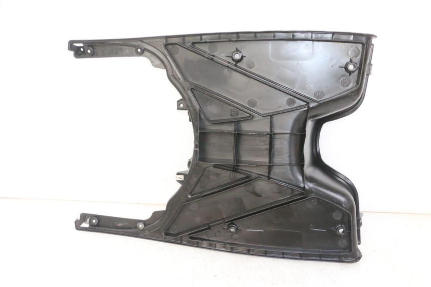 photo de TAPA REPOSAPIES APRILIA SR 2T 50 (2018 - 2022) - Primer plano técnico