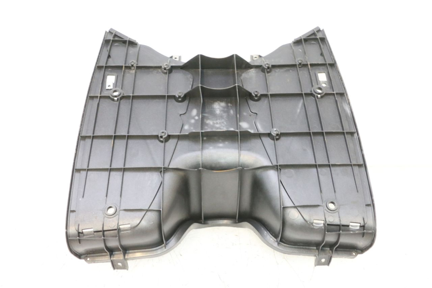 photo de TAPA REPOSAPIES APRILIA SR MOTARD 50 (2012 - 2018) - Primer plano técnico