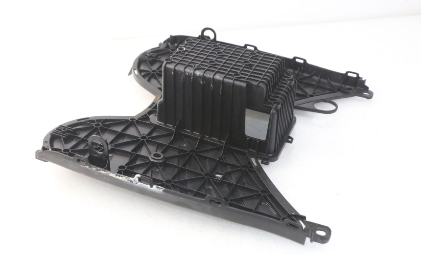 photo de TAPA REPOSAPIES PEUGEOT STREETZONE 2T 50 (2014 - 2019) - Zoom estado de uso