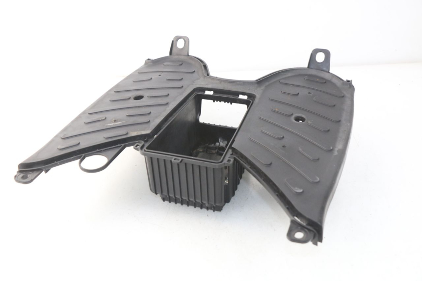 photo de TAPA REPOSAPIES PEUGEOT STREETZONE 2T 50 (2014 - 2019) - Otra perspectiva