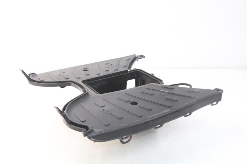 photo de TAPA REPOSAPIES PEUGEOT STREETZONE 2T 50 (2014 - 2019) - Primer plano técnico