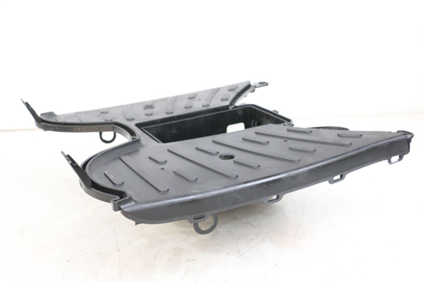 photo de TAPA REPOSAPIES PEUGEOT STREETZONE I 2T 50 (2018 - 2020) - Estado de la superficie y material