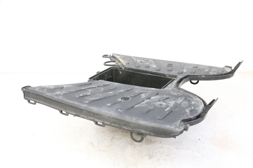 photo de TAPA REPOSAPIES PEUGEOT STREETZONE I NAKED 2T 50 (2018 - 2020) - Detalles de los puntos de fijación