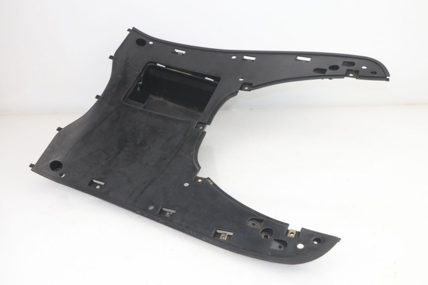 photo de TAPA REPOSAPIES PEUGEOT SUM UP 125 (2008 - 2013) - Primer plano técnico