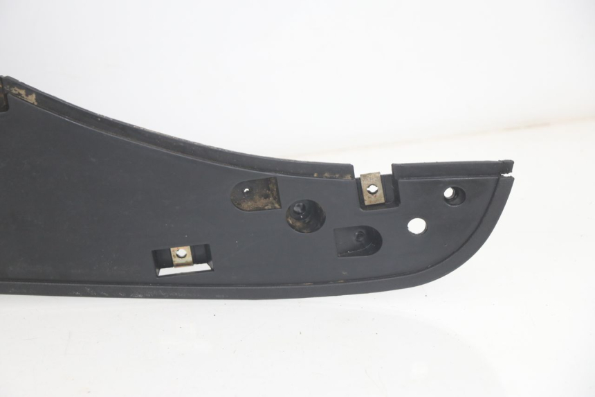 photo de TAPA REPOSAPIES PEUGEOT SUM UP 125 (2008 - 2013) - Estado de la superficie y material