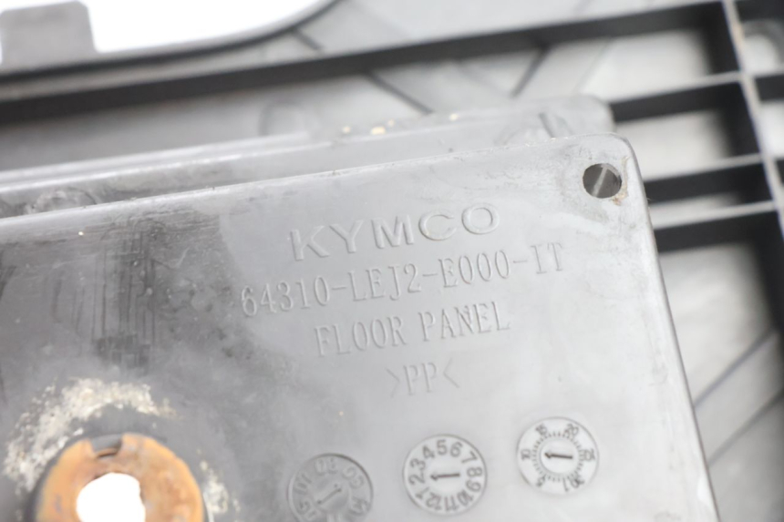 photo de TAPA REPOSAPIES KYMCO SUPER 8 2T 50 (2007 - 2013) - Marcados y referencias originales
