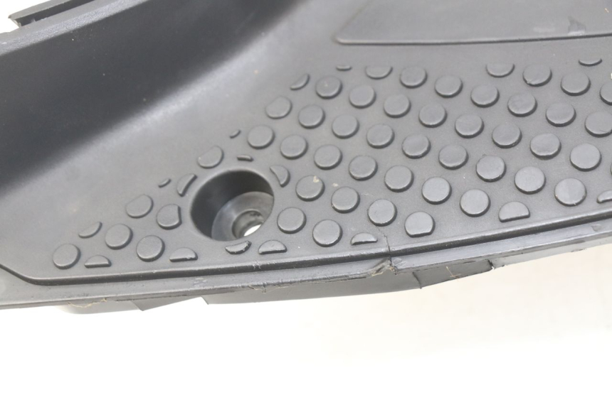 photo de TAPA REPOSAPIES KYMCO SUPER 8 4T 50 (2018 - 2020) - Detalle de la pieza