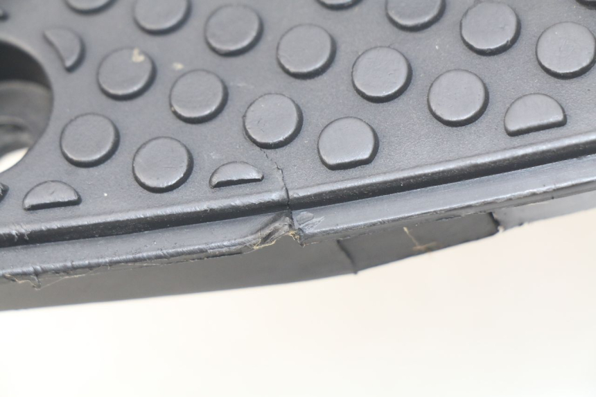 photo de TAPA REPOSAPIES KYMCO SUPER 8 4T 50 (2018 - 2020) - Otra perspectiva