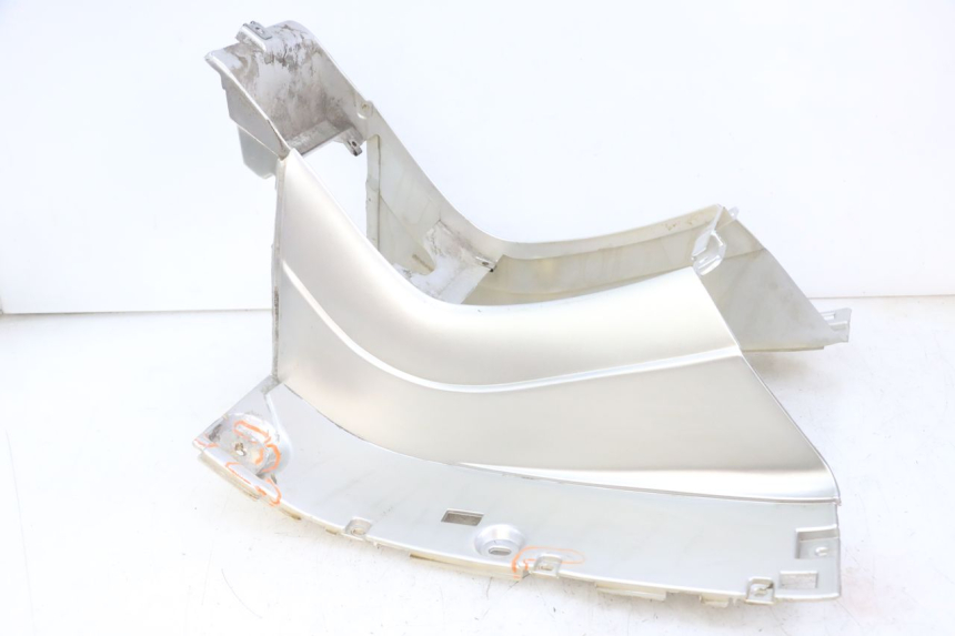 photo de TAPA REPOSAPIES PIAGGIO SUPER LX 125 (2000 - 2003) - Características distintivas