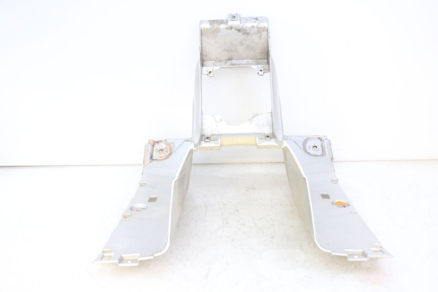 photo de TAPA REPOSAPIES PIAGGIO SUPER LX 125 (2000 - 2003) - Zoom sobre los componentes