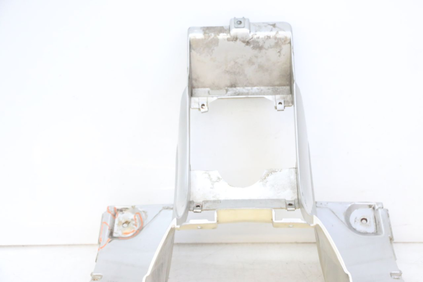 photo de TAPA REPOSAPIES PIAGGIO SUPER LX 125 (2000 - 2003) - Primer plano de alta resolución