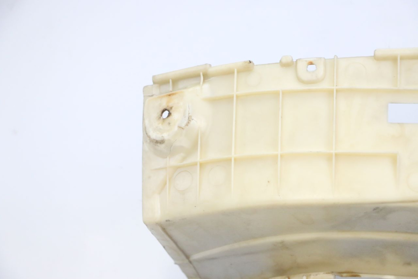 photo de TAPA REPOSAPIES PIAGGIO SUPER LX 125 (2000 - 2003) - Primer plano técnico