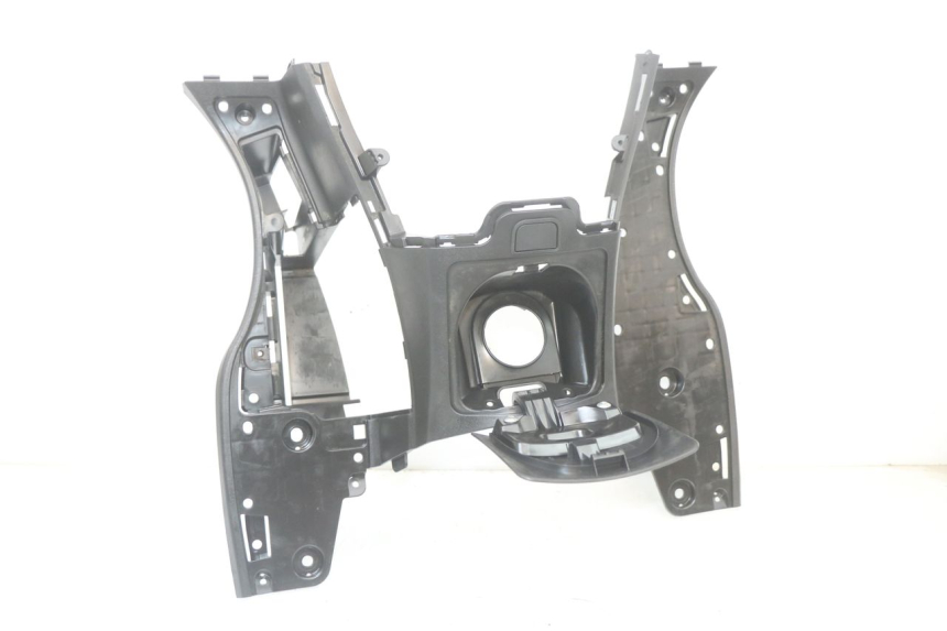 photo de TAPA REPOSAPIES SUZUKI BURGMAN 125 (2018 - 2021) - Detalle de la pieza