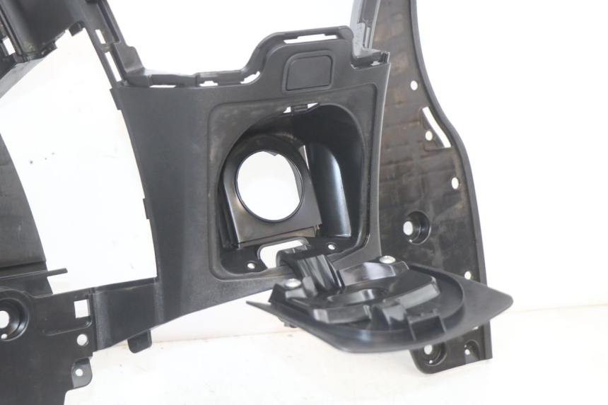 photo de TAPA REPOSAPIES SUZUKI BURGMAN 125 (2018 - 2021) - Zoom estado de uso