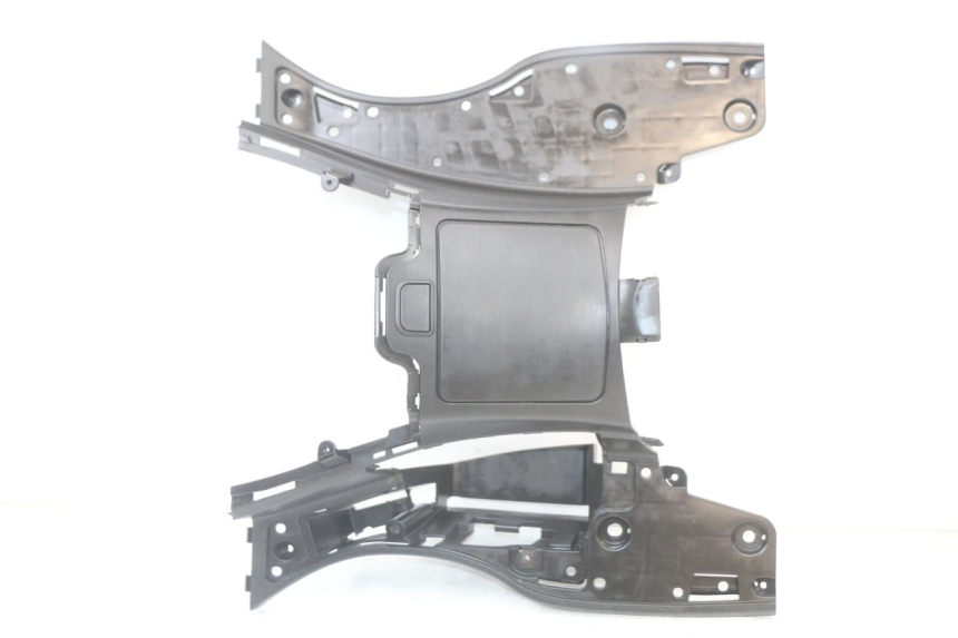 photo de TAPA REPOSAPIES SUZUKI BURGMAN 125 (2018 - 2021) - Otra perspectiva