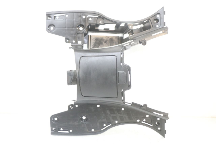 photo de TAPA REPOSAPIES SUZUKI BURGMAN 125 (2018 - 2021) - Primer plano técnico