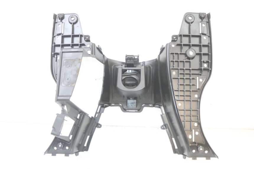 photo de TAPA REPOSAPIES SUZUKI BURGMAN 125 (2018 - 2021) - Detalles de los puntos de fijación