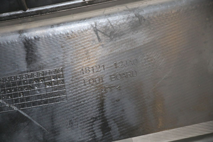 photo de TAPA REPOSAPIES SUZUKI BURGMAN 125 (2015 - 2017) - Otra vista del artículo