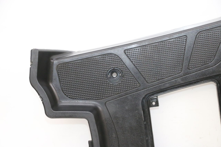 photo de TAPA REPOSAPIES NECO TEMPO 4T 50 (2022 - 2026) - Zoom sobre los componentes