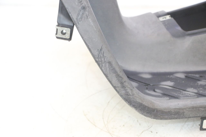 photo de TAPA REPOSAPIES PEUGEOT TKR TREKKER FURIOUS 50 (2005 - 2014) - Zoom sobre los componentes