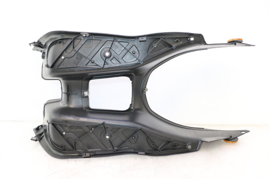 photo de TAPA REPOSAPIES PEUGEOT TKR TREKKER FURIOUS 50 (2005 - 2014) - Primer plano técnico