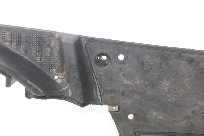 photo de TAPA REPOSAPIES BAOTIAN TRAVEL SPIRIT 50 (2010 - 2012) - Zoom sobre los componentes