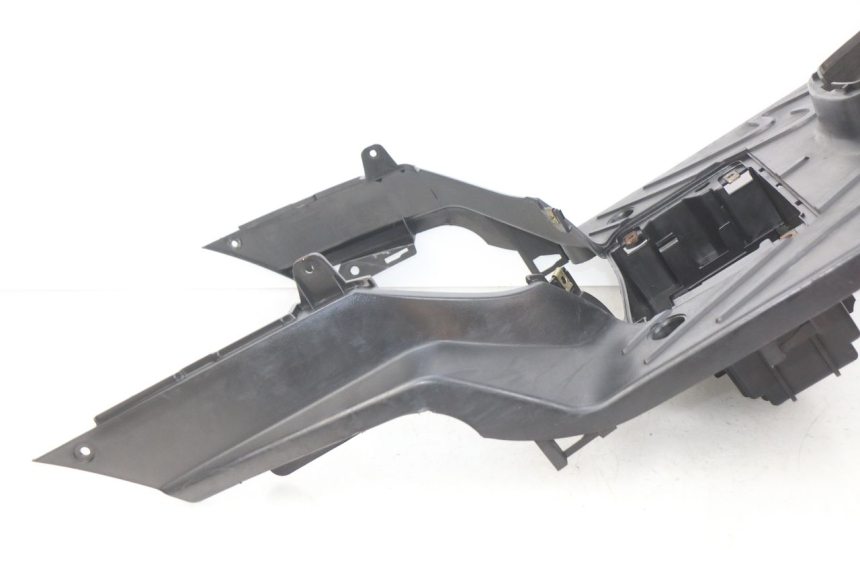 photo de TAPA REPOSAPIES PEUGEOT TWEET 4T 50 (2018 - 2022) - Detalles de los puntos de fijación