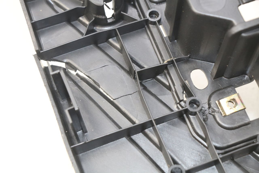 photo de TAPA REPOSAPIES PEUGEOT TWEET ACTIVE 4T 50 (2018 - 2022) - Detalle de la pieza