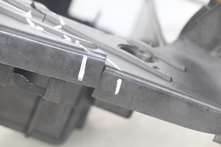 photo de TAPA REPOSAPIES PEUGEOT TWEET ACTIVE 4T 50 (2018 - 2022) - Estado de la superficie y material