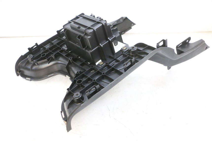 photo de TAPA REPOSAPIES PEUGEOT TWEET PRO EFI 4T 50 (2021 - 2022) - Detalle de la pieza