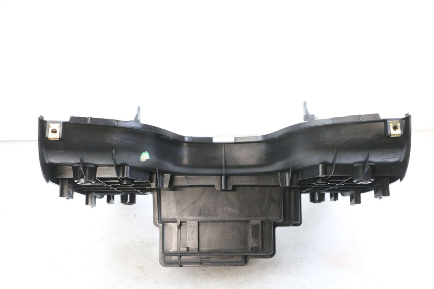 photo de TAPA REPOSAPIES PEUGEOT TWEET PRO EFI 4T 50 (2021 - 2022) - Detalles de los puntos de fijación