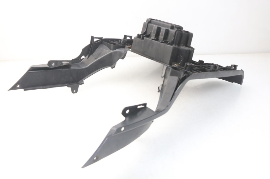 photo de TAPA REPOSAPIES PEUGEOT TWEET 125 (2010 - 2017) - Detalle de la pieza