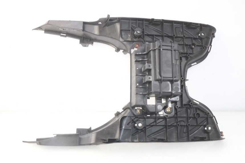 photo de TAPA REPOSAPIES PEUGEOT TWEET 125 (2010 - 2017) - Zoom estado de uso