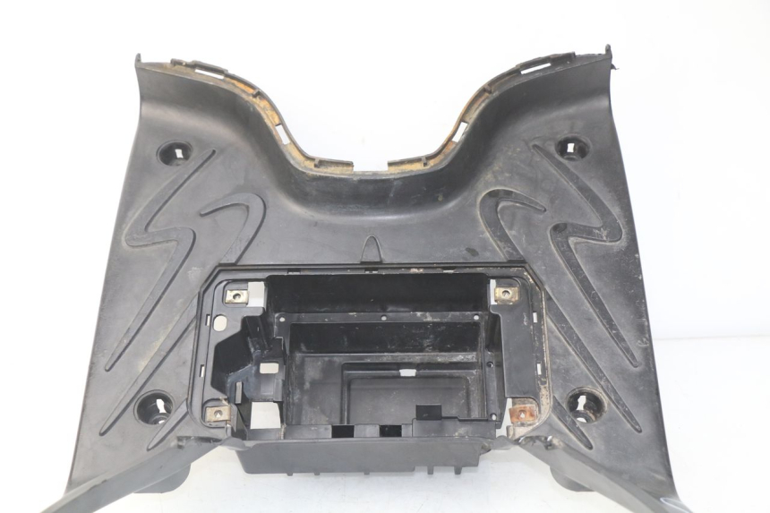 photo de TAPA REPOSAPIES PEUGEOT TWEET 125 (2010 - 2017) - Estado de la superficie y material