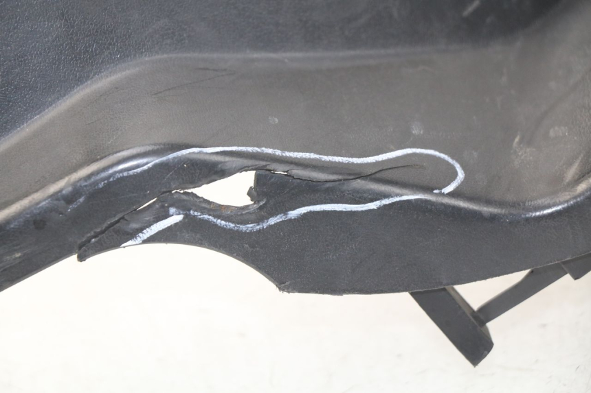 photo de TAPA REPOSAPIES PEUGEOT TWEET 125 (2010 - 2017) - Marcados y referencias originales