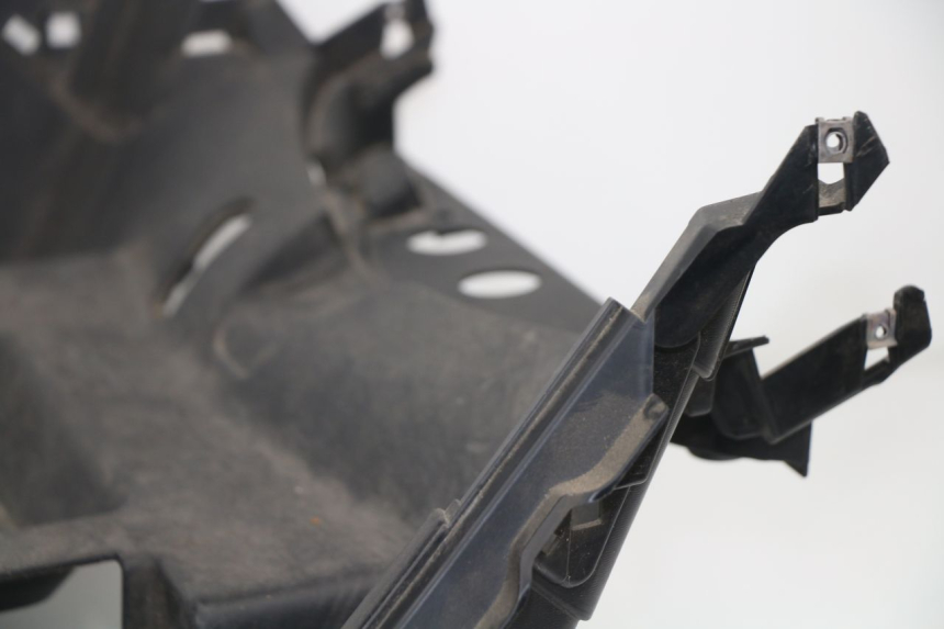 photo de TAPA REPOSAPIES RENAULT TWIZY 45 (2012 - 2019) - Primer plano técnico