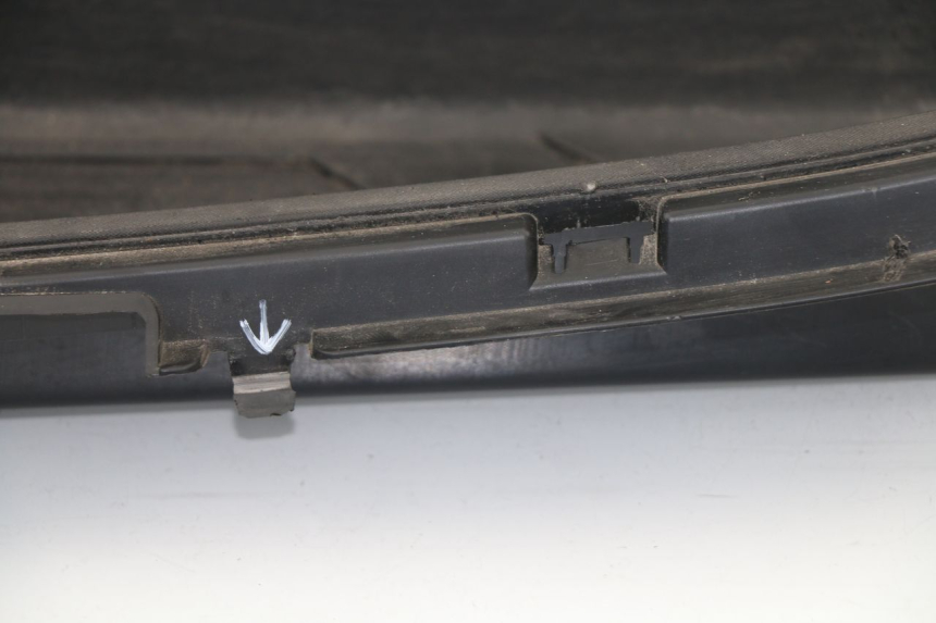 photo de TAPA REPOSAPIES RENAULT TWIZY 45 (2012 - 2019) - Detalles de los puntos de fijación