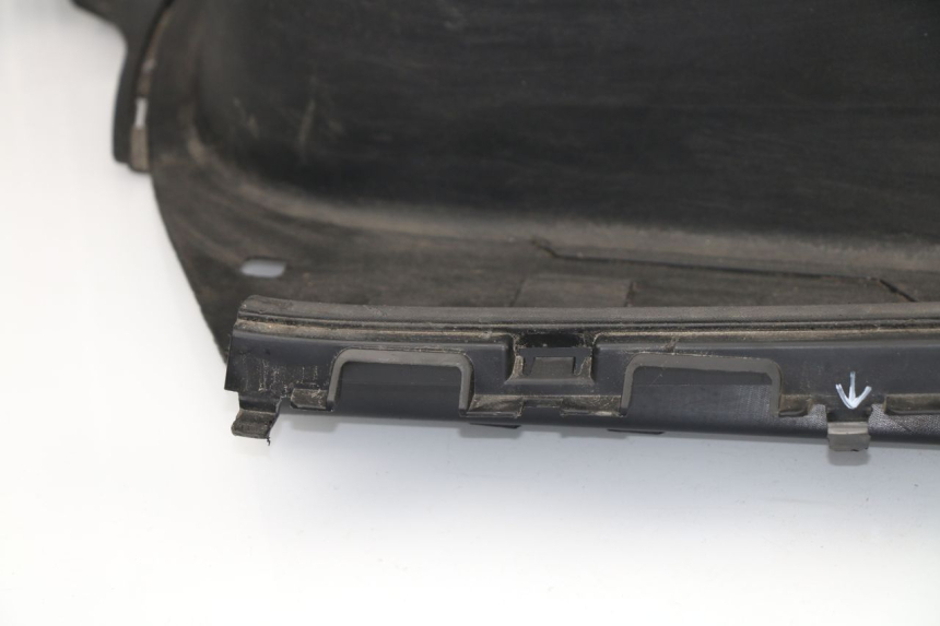 photo de TAPA REPOSAPIES RENAULT TWIZY 45 (2012 - 2019) - Estado de la superficie y material