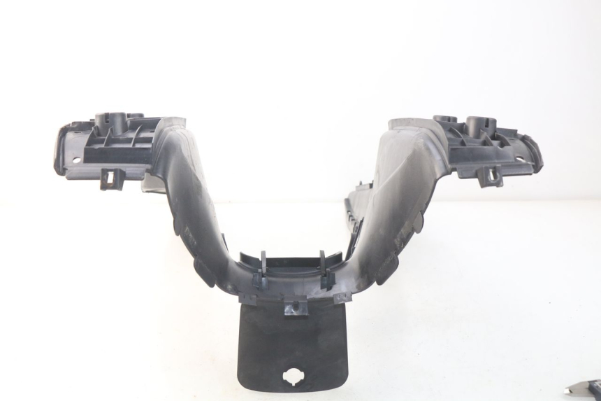 photo de TAPA REPOSAPIES SUZUKI UC EPICURO 125 (1999 - 2003) - Detalle de la pieza