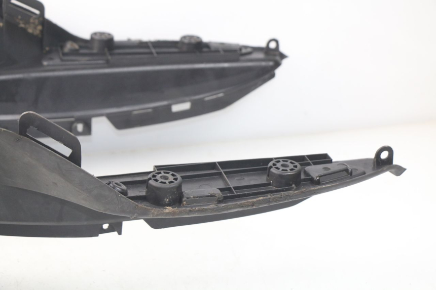 photo de TAPA REPOSAPIES SUZUKI UC EPICURO 125 (1999 - 2003) - Otra perspectiva