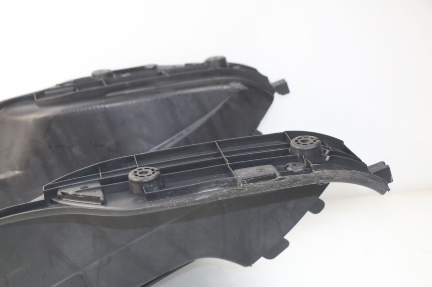 photo de TAPA REPOSAPIES SUZUKI UC EPICURO 125 (1999 - 2003) - Vista general del producto